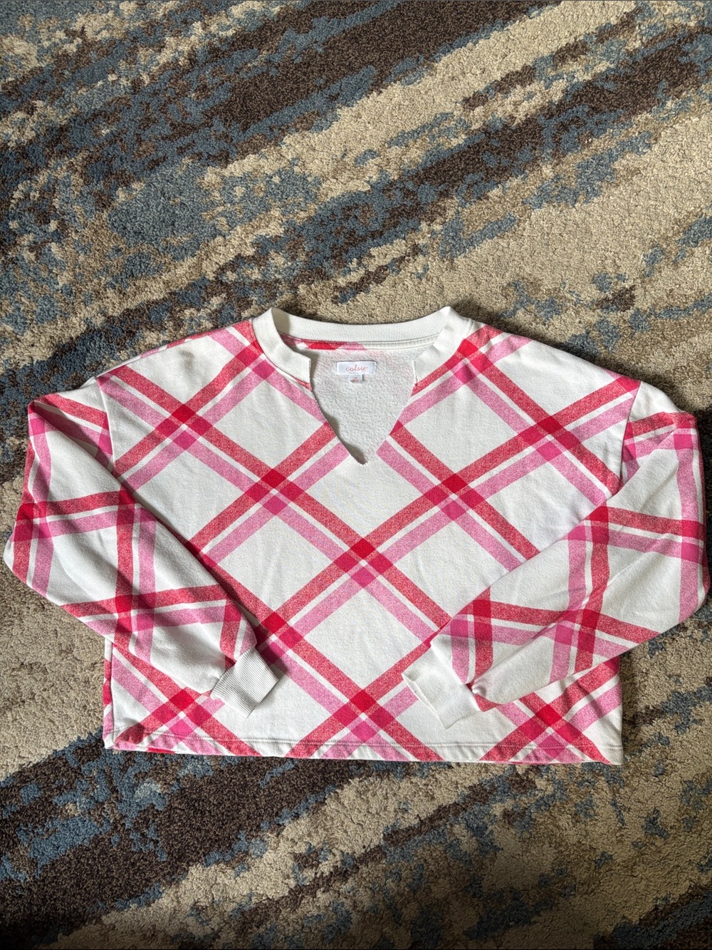 Colsie White & Pink Plaid V-Notch Cropped Sweatshirt